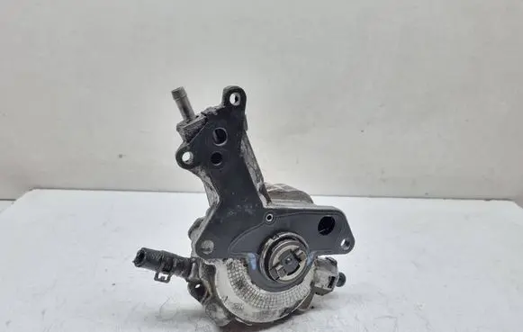Volkswagen PASSAT B6 Vacuum pump