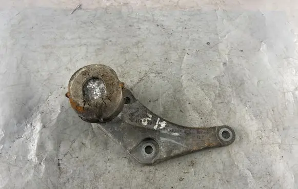 Audi A8 S8 D3 4E Engine mounting bracket 4E0199343AG 4E0199343