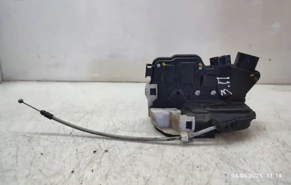 KIA Sorento Rear door lock 814202P000