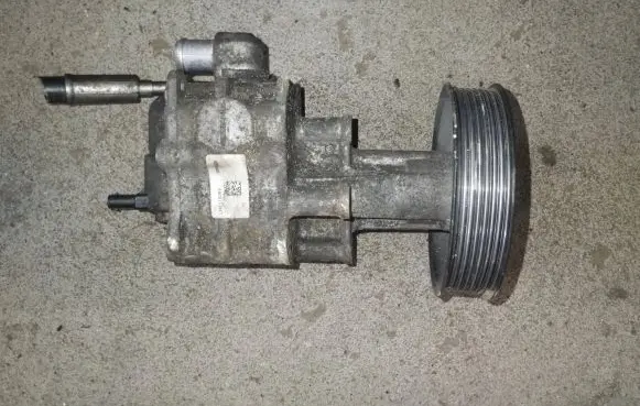 BMW 5 GT F07 Power steering pump 679649101