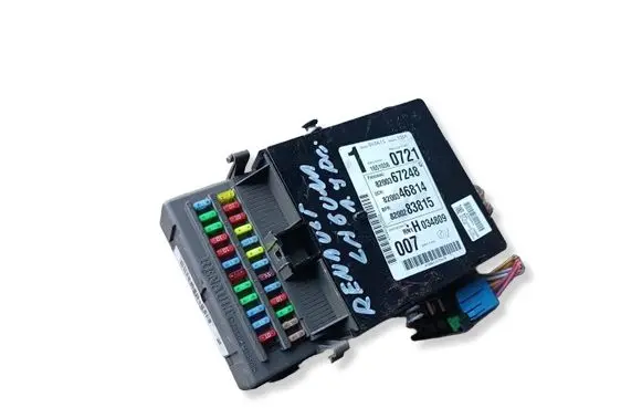 Renault Laguna II Fuse module 8200004201E 518837018