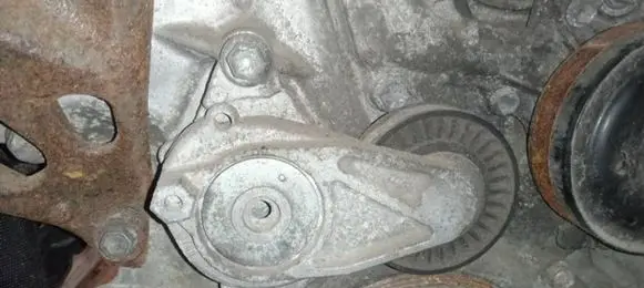 Toyota Verso-S Generator/alternator belt tensioner