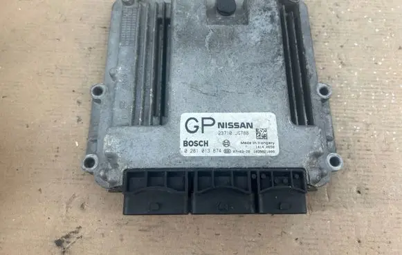 Nissan X-Trail T30 Engine control unit/module 23710JG78B 1039S21008 0281013874