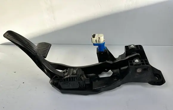Ford Mondeo MK V Brake pedal 