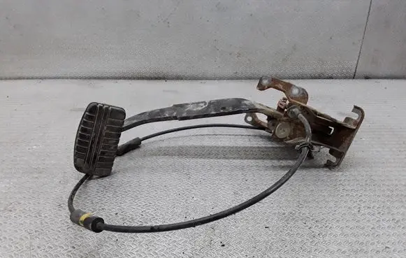 Mitsubishi Pajero Brake pedal