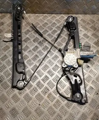 Mercedes-Benz E W211 Front door electric window regulator 2117200146