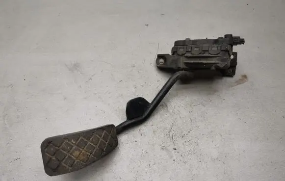 Volkswagen PASSAT B5 Accelerator throttle pedal 8D2721523F