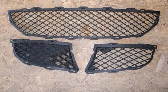 Mitsubishi Colt Front bumper lower grill MN170014