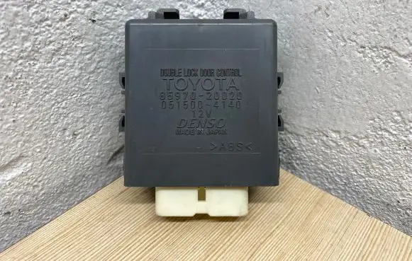 Toyota Avensis T270 Door control unit/module 8597020020 0515004140