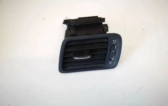 Volkswagen PASSAT B6 Dash center air vent grill 3c1819701