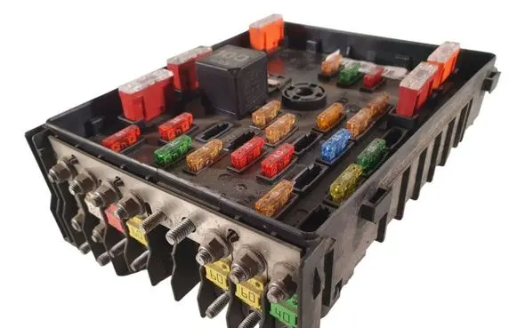 Volkswagen PASSAT B6 Fuse module 3C0937125