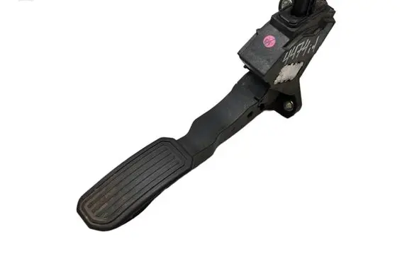 Toyota Avensis T270 Accelerator throttle pedal 7811002022 03903363376 12038B