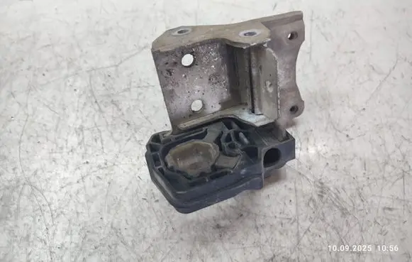 BMW 5 F10 F11 Radiator mount bracket 718651309 7207151