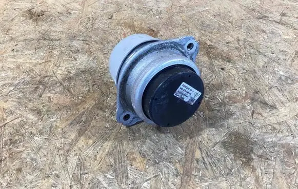 Porsche Cayenne (92A) Engine mount bracket 94837504903