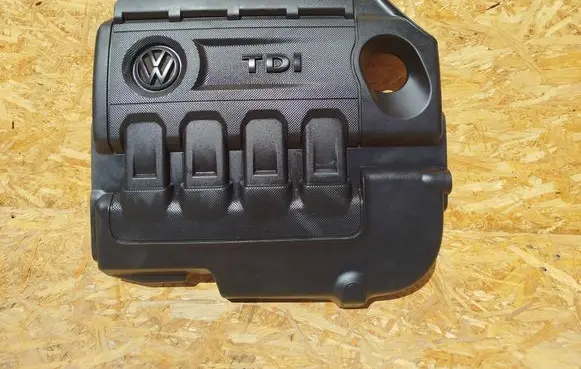 Volkswagen Passat Alltrack Engine cover (trim) 04L103925Q