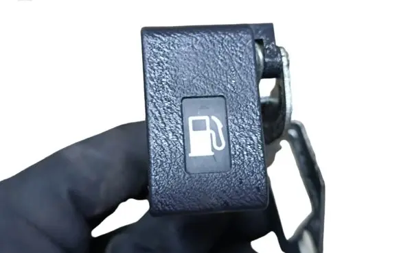 Honda CR-V Fuel tank opening switch 
