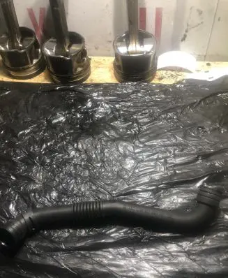 Volkswagen PASSAT B5.5 Breather hose/pipe 038103493AE