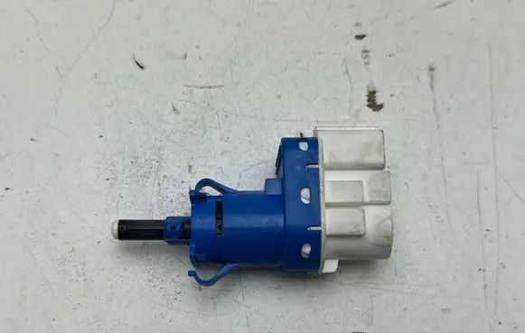 Land Rover Discovery 4 - LR4 Brake pedal sensor switch XKB500110
