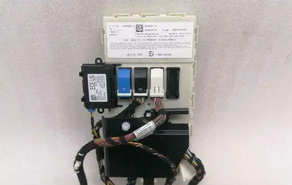 BMW 3 F30 F35 F31 Central body control module 6843898