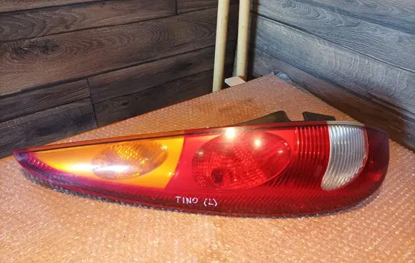 Nissan Almera Tino Rear/tail lights