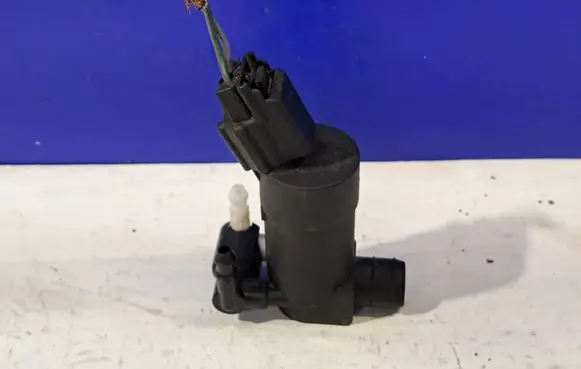 Volvo V70 Windscreen/windshield washer pump 31349228 30699952