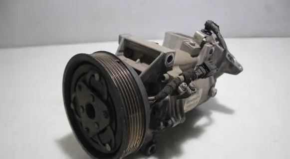 Renault Fluence Air conditioning (A/C) compressor (pump)