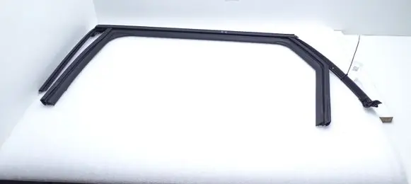 Peugeot 5008 II Rubber seal rear door window/glass 981366028A