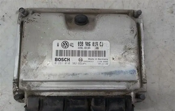 Volkswagen Golf IV Engine control unit/module 