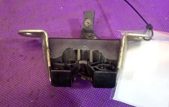 Peugeot 107 Tailgate/trunk/boot lock/catch/latch 69350-0H010