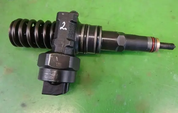 Audi A4 S4 B5 8D Fuel injector