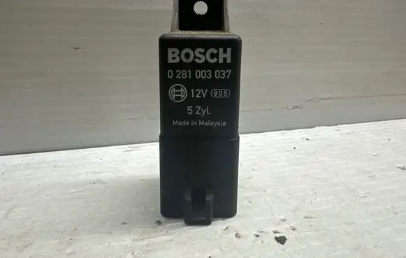 Volvo V70 Glow plug pre-heat relay 0281003037