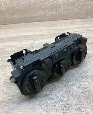 Volkswagen PASSAT B6 Climate control unit