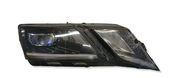 Skoda Octavia Mk3 (5E) Headlight/headlamp 5E1941016D LE15A6369 030110423200