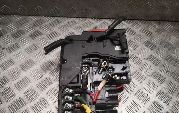 Mercedes-Benz E A207 Fuse box set 2075402750 A2075402750