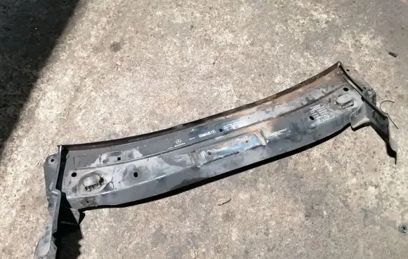 Mercedes-Benz GL X164 Radiator trim 