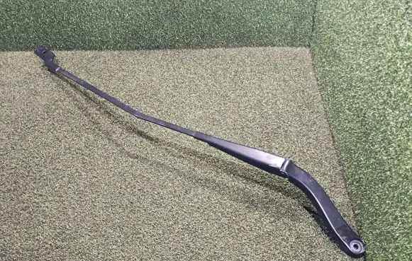 Front wiper blade arm