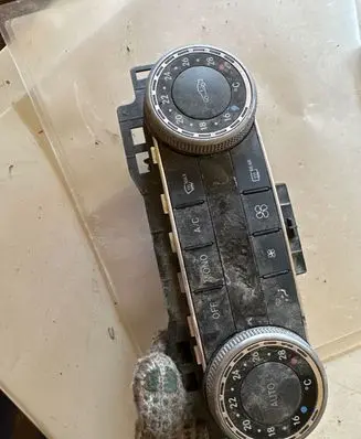 Mercedes-Benz C AMG W204 Climate control unit 2048304190