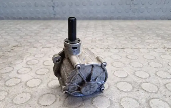 Mercedes-Benz C W205 Vacuum pump A6512300465