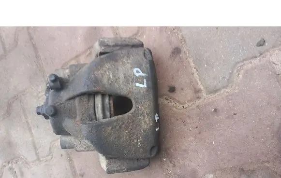 Opel Zafira B Front brake caliper 
