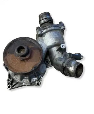 BMW 7 E38 Water pump 