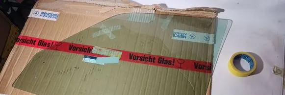 Mercedes-Benz E W124 Front door window glass four-door A1247201618 1180170006