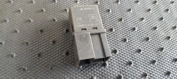 Volvo S40, V40 Other relay MB953382 V23074