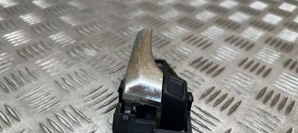 Toyota RAV 4 (XA40) Front door interior handle