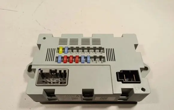 Jaguar XF X260 Fuse module CPLA14Q073AA