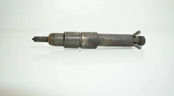 Audi A6 S6 C4 4A Fuel injector 028130201Q