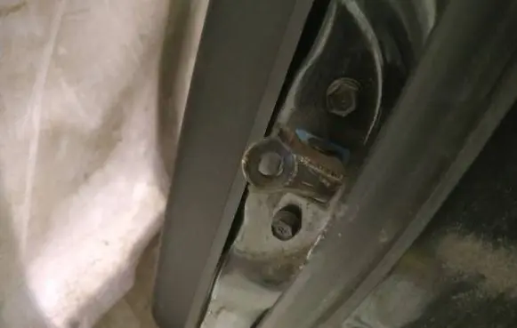 Hyundai i30 Rear door check strap stopper