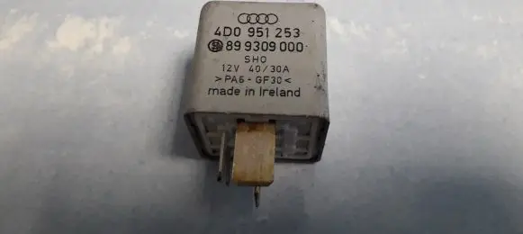 Volkswagen PASSAT B5 Other relay 4d0951253 899309000