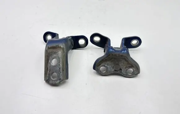 Toyota Auris E180 Front door upper hinge