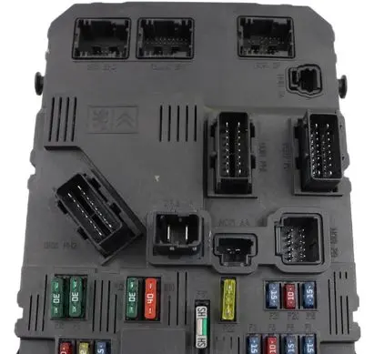 Peugeot 206 Fuse module S118085220A 9849627880 BSIE0200