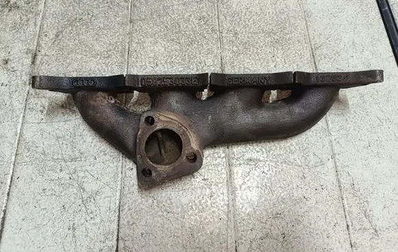 Audi A4 S4 B5 8D Exhaust manifold 058253033E